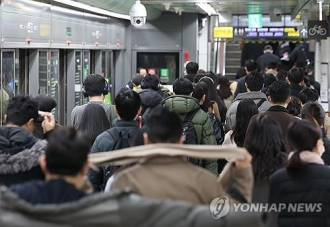  Seoul Metro unions begin ’work-to-rule’ protest over wage hike